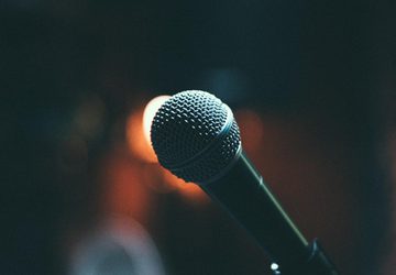 Microphone in a microphone stand