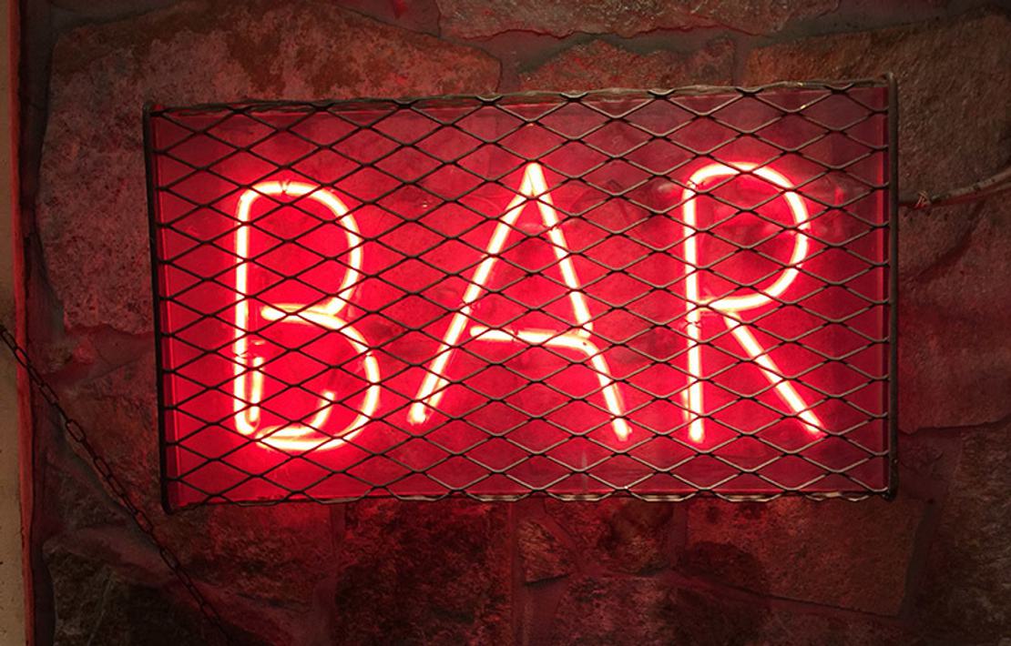 BAR steve allison L Rx y4b Rd MA unsplash