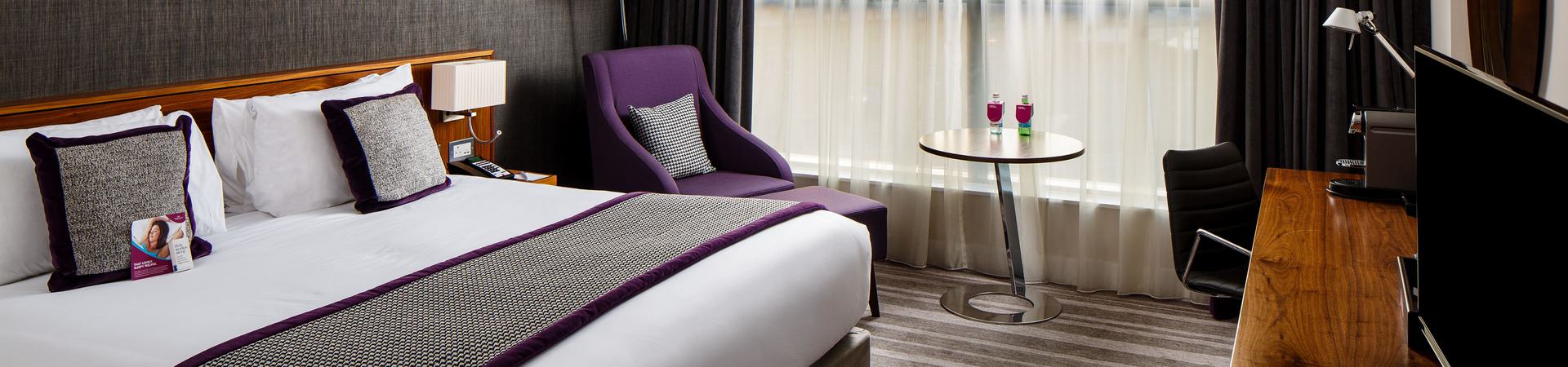 Crowne Plaza 5 min