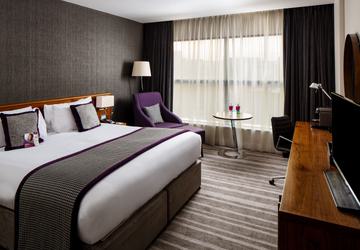 Crowne Plaza 5 min