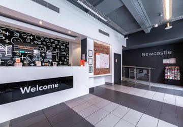 Easy Hotel Newcastle Reception 1